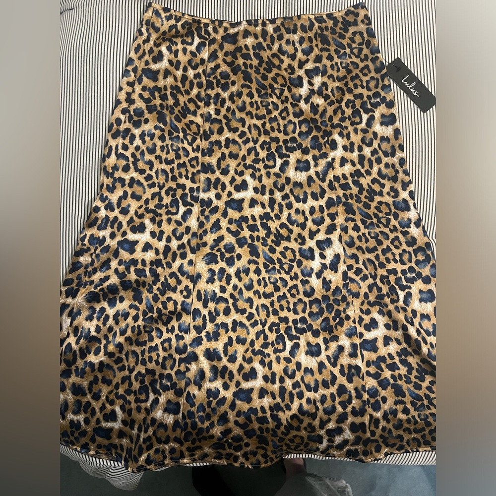 Lulu’s NWT Leopard Print Tan and Navy Slip Skirt